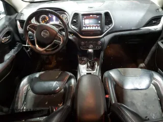 2017 Jeep Cherokee Trailhawk z VIN 1C4PJMBS4HW504142, wystawiony jako Copart lot #87918245 z przebiegiem 133 324 mil mil oraz Szkoda całkowita • Salvage title. Historia ofert i sprzedaży dostępna na DreamBid. Obrazek 8.