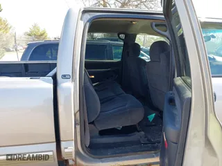 2002 Chevrolet Silverado 2500HD LS with VIN 1GCHK23U82F237150, listed as a IAAI auction lot 41918083 with 173,724 mi miles. Bid and sale history available at carsss.com. Image 8.