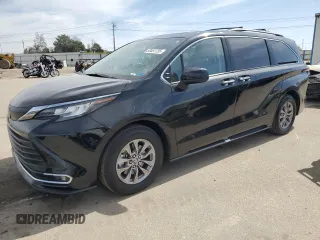2021 Toyota Sienna XLE with VIN 5TDJRKEC0MS022530, listed as a Copart auction lot 53461735 with 48,887 mi miles and Salvage Title. Bid and sale history available at carsss.com. Image 1.