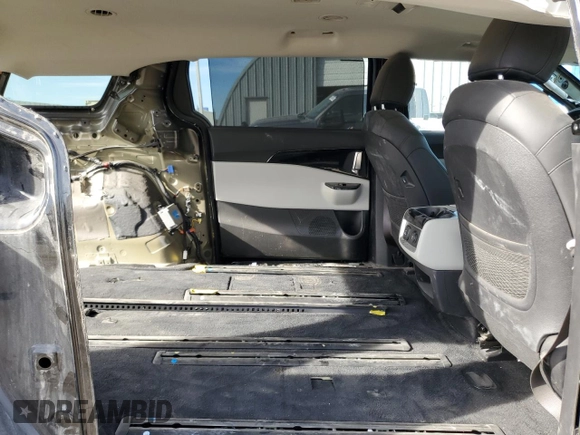 2024 Kia Carnival SX Prestige with VIN KNDNE5H37R6302284, listed as a Copart auction lot 49426315 with 29,591 mi miles and Salvage Title. Bid and sale history available at DreamBid. Image 11.