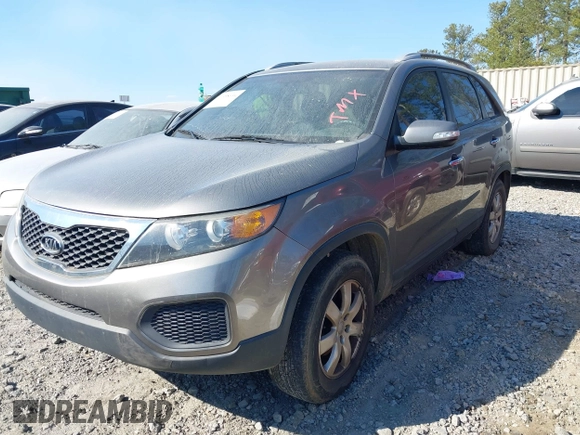 2013 Kia Sorento LX with VIN 5XYKT4A27DG403903, listed as a IAAI auction lot 41658634 with 179,994 mi miles. Bid and sale history available at carsss.com. Image 2.