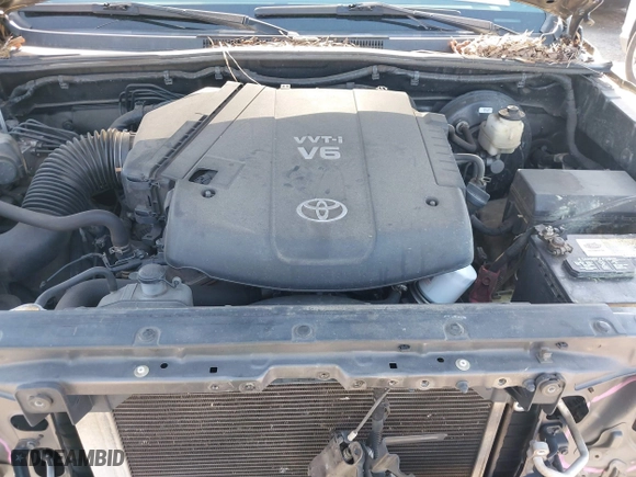 2013 Toyota Tacoma PreRunner with VIN 5TFJU4GN2DX031877, listed as a IAAI auction lot 41532757 with 176,797 mi miles. Bid and sale history available at carsss.com. Image 10.