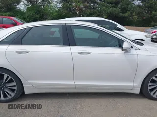 2019 Lincoln MKZ Hybrid Reserve II z VIN 3LN6L5MUXKR632126, wystawiony jako IAAI lot #42186526 z przebiegiem 130 364 mil mil oraz . Historia ofert i sprzedaży dostępna na DreamBid. Obrazek 13.