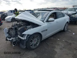 2017 Jaguar XF 35t Prestige with VIN SAJBE4BV8HCY31963, listed as a IAAI auction lot 41910705 with 1 mi miles. Bid and sale history available at carsss.com. Image 17.
