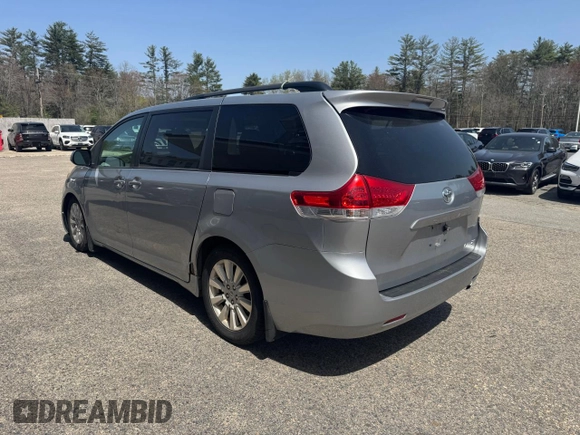 2011 Toyota Sienna XLE with VIN 5TDDK3DC3BS007297, listed as a Copart auction lot 55276405 with 208,274 mi miles and Clean Title. Bid and sale history available at DreamBid. Image 3.