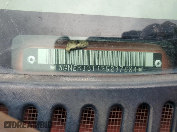 2002 Chevrolet Avalanche z VIN 3GNEK13T12G297684, wystawiony jako Copart lot #54044065 z przebiegiem 246 763 mil mil oraz Szkoda całkowita • Salvage title. Historia ofert i sprzedaży dostępna na DreamBid. Obrazek 13.