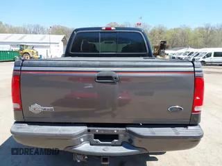 2004 Ford F-250 XL z VIN 1FTNW21S94ED04226, wystawiony jako IAAI lot #41844734 z przebiegiem 113 787 mil mil oraz . Historia ofert i sprzedaży dostępna na DreamBid. Obrazek 15.