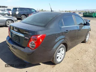 2014 Chevrolet Sonic LT z VIN 1G1JC5SB7E4204374, wystawiony jako IAAI lot #41642630 z przebiegiem 100 282 mil mil oraz . Historia ofert i sprzedaży dostępna na DreamBid. Obrazek 4.