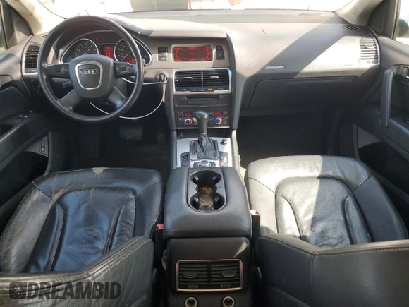 2007 Audi Q7 z VIN WA1AY74L17D034858, wystawiony jako Copart lot #56192315 z przebiegiem 175 589 mil mil oraz Czysty tytuł • Clean title. Historia ofert i sprzedaży dostępna na DreamBid. Obrazek 8.