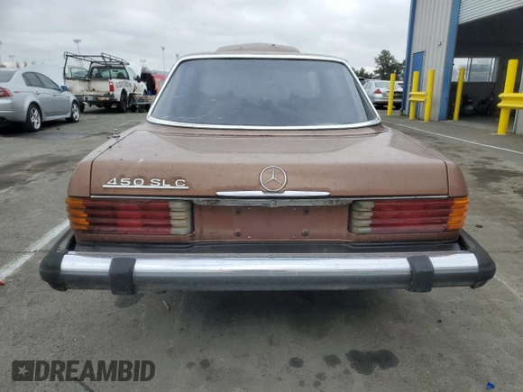 1979 Mercedes-Benz SLC с VIN 10702412025628, выставлен на аукционе Copart как лот 42388515 с пробегом 167 898 миль миль и Списание • Salvage title. История ставок и продаж доступна на DreamBid. Изображение 6.