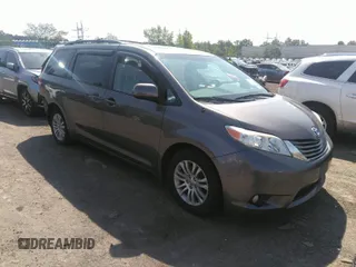 2014 Toyota Sienna XLE with VIN 5TDYK3DC2ES418860, listed as a IAAI auction lot 40139260 with 67,599 mi miles. Bid and sale history available at carsss.com. Image 1.