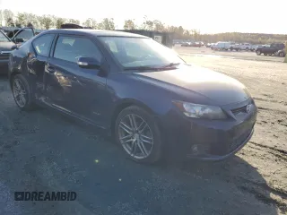2013 Scion tC z VIN JTKJF5C78D3050747, wystawiony jako Copart lot #50610645 z przebiegiem 92 004 mil mil oraz Szkody całkowita. Historia ofert i sprzedaży dostępna na DreamBid. Obrazek 4.