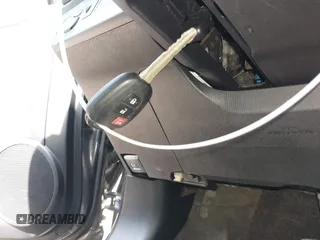 2015 Toyota Prius One z VIN JTDKDTB35F1107411, wystawiony jako IAAI lot #42159414 z przebiegiem 122 258 mil mil oraz . Historia ofert i sprzedaży dostępna na DreamBid. Obrazek 11.