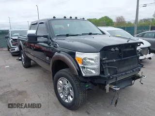 2016 Ford F-250 Lariat z VIN 1FT7W2BT3GEA96915, wystawiony jako IAAI lot #42191645 z przebiegiem 216 682 mil mil oraz . Historia ofert i sprzedaży dostępna na DreamBid. Obrazek 1.