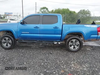 2017 Toyota Tacoma SR5 z VIN 3TMCZ5AN3HM059269, wystawiony jako IAAI lot #42231882 z przebiegiem 127 092 mil mil oraz . Historia ofert i sprzedaży dostępna na DreamBid. Obrazek 14.