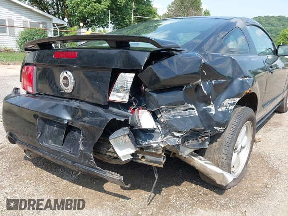 2007 Ford Mustang GT Deluxe with VIN 1ZVFT82H275230619, listed as a IAAI auction lot 42478109 with 129,201 mi miles and . Bid and sale history available at DreamBid. Image 6.