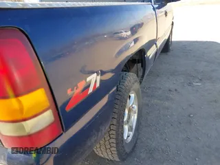 2000 GMC New Sierra 1500 SLE with VIN 1GTEK19T3YE153019, listed as a IAAI auction lot 42027666 with 183,195 mi miles. Bid and sale history available at carsss.com. Image 17.