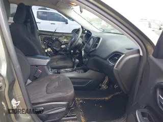 2020 Jeep Cherokee Latitude с VIN 1C4PJLCB5LD581311, выставлен на аукционе IAAI как лот 42509499 с пробегом 105 831 миль миль и . История ставок и продаж доступна на DreamBid. Изображение 5.