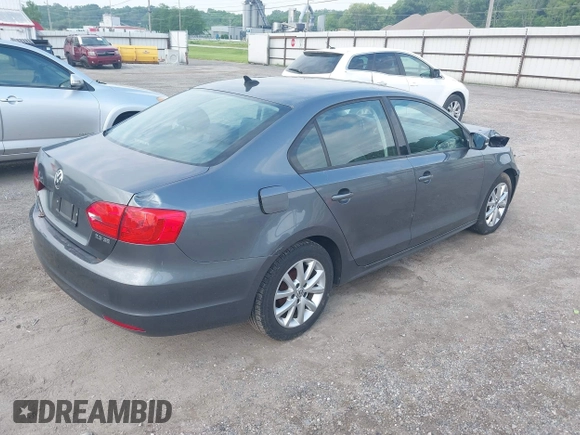 2011 Volkswagen Jetta SE with VIN 3VWDX7AJ5BM388532, listed as a IAAI auction lot 42453112 with 120,170 mi miles and . Bid and sale history available at DreamBid. Image 4.