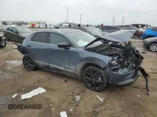 2024 Mazda CX-30 Premium z VIN 3MVDMBDY9RM712503, wystawiony jako Copart lot #44981225 z przebiegiem 3774 mil mil oraz Nie do naprawy • Non repairable. Historia ofert i sprzedaży dostępna na DreamBid. Obrazek 4.