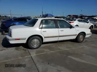 1996 Oldsmobile Cutlass Ciera 1SA VX5 z VIN 1G3AJ55M3T6365624, wystawiony jako Copart lot #47762334 z przebiegiem 142 058 mil mil oraz Szkody całkowita. Historia ofert i sprzedaży dostępna na DreamBid. Obrazek 3.