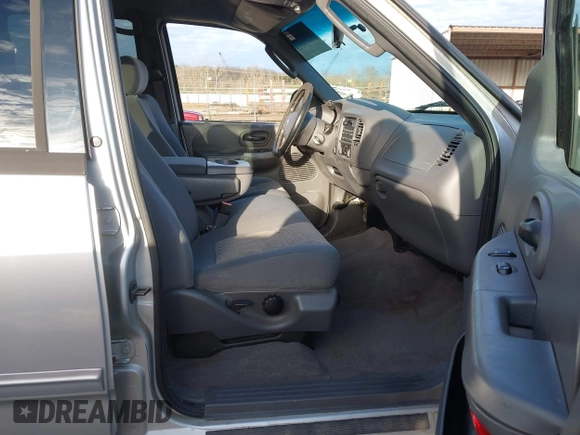 2002 Ford F-150 XLT with VIN 1FTRW08632KE22611, listed as a IAAI auction lot 41519768 with 200,420 mi miles. Bid and sale history available at carsss.com. Image 5.