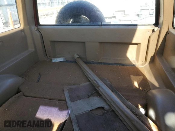 1988 Ford Bronco с VIN 1FMCU14T2JUB33747, выставлен на аукционе Copart как лот 42911345 с пробегом 31 761 миль миль и Списание • Salvage title. История ставок и продаж доступна на DreamBid. Изображение 10.