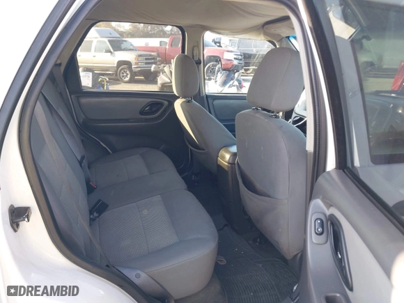 2007 Ford Escape XLT with VIN 1FMCU03187KA65050, listed as a IAAI auction lot 41642057 with 182,599 mi miles. Bid and sale history available at carsss.com. Image 8.
