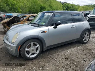 2003 MINI Hardtop z VIN WMWRC33413TC47917, wystawiony jako Copart lot #56648145 z przebiegiem 107 240 mil mil oraz Szkoda całkowita • Salvage title. Historia ofert i sprzedaży dostępna na DreamBid. Obrazek 1.