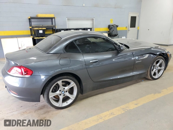2015 BMW Z4 sDrive28i with VIN WBALL5C52FP557059, listed as a Copart auction lot 71438184 with Not provided miles and Salvage title. Bid and sale history available at DreamBid. Image 3.