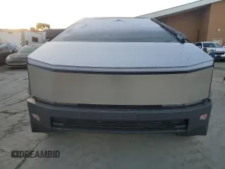 2024 Tesla Cybertruck z VIN 7G2CEHED6RA003275, wystawiony jako Copart lot #89005955 z przebiegiem 10 456 mil mil oraz Szkoda całkowita • Salvage title. Historia ofert i sprzedaży dostępna na DreamBid. Obrazek 5.