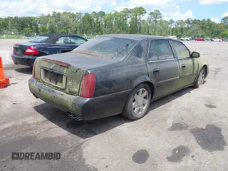 2000 Cadillac DeVille z VIN 1G6KF5493YU264303, wystawiony jako IAAI lot #42394798 z przebiegiem 182 525 mil mil oraz . Historia ofert i sprzedaży dostępna na DreamBid. Obrazek 4.
