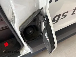 2020 Ford Transit Cargo z VIN 1FTBR2YG5LKA32432, wystawiony jako IAAI lot #42493895 z przebiegiem 134 672 mil mil oraz . Historia ofert i sprzedaży dostępna na DreamBid. Obrazek 20.