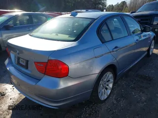 2011 BMW 3 Series 328i xDrive z VIN WBAPK5C52BF124605, wystawiony jako IAAI lot #41585190 z przebiegiem 108 000 mil mil oraz . Historia ofert i sprzedaży dostępna na DreamBid. Obrazek 4.