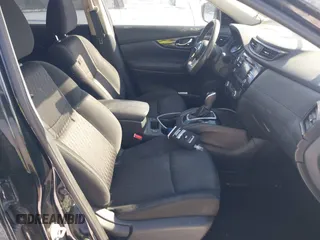 2017 Nissan Rogue SV z VIN KNMAT2MV0HP608665, wystawiony jako IAAI lot #41527630 z przebiegiem 91 335 mil mil oraz . Historia ofert i sprzedaży dostępna na DreamBid. Obrazek 5.