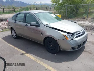 2008 Ford Focus SE z VIN 1FAHP35N38W111354, wystawiony jako IAAI lot #42113609 z przebiegiem 204 657 mil mil oraz . Historia ofert i sprzedaży dostępna na DreamBid. Obrazek 1.