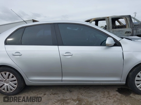 2010 Volkswagen Jetta Sedan S with VIN 3VWJZ7AJ1AM003298, listed as a IAAI auction lot 41583771 with 127,234 mi miles. Bid and sale history available at carsss.com. Image 13.