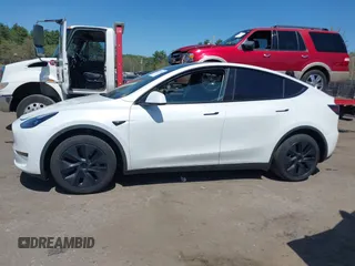 2024 Tesla Model Y с VIN 7SAYGDED8RF211112, выставлен на аукционе IAAI как лот 42176000 с пробегом 16 677 миль миль и . История ставок и продаж доступна на DreamBid. Изображение 14.