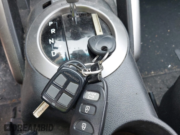 2012 Hyundai Veloster w/Gray Int с VIN KMHTC6AD0CU043402, выставлен на аукционе IAAI как лот 42406321 с пробегом 116 734 миль миль и . История ставок и продаж доступна на DreamBid. Изображение 11.