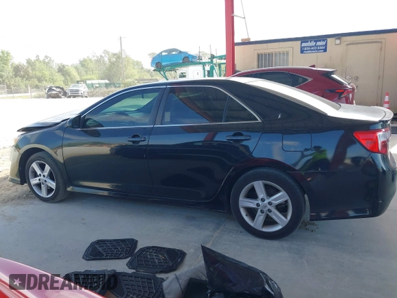2013 Toyota Camry L with VIN 4T1BF1FK3DU257587, listed as a IAAI auction lot 41975733 with 187,011 mi miles. Bid and sale history available at carsss.com. Image 14.