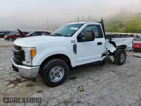2017 Ford F-250 XL z VIN 1FTBF2A67HEE17619, wystawiony jako Copart lot #62890205 z przebiegiem 149 123 mil mil oraz Szkoda całkowita • Salvage title. Historia ofert i sprzedaży dostępna na DreamBid. Obrazek 1.