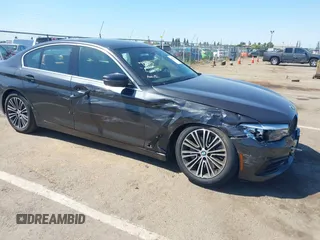 2019 BMW 5 Series 540i с VIN WBAJE5C5XKWW20300, выставлен на аукционе IAAI как лот 42139380 с пробегом 32 802 миль миль и . История ставок и продаж доступна на DreamBid. Изображение 6.