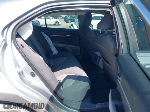 2024 Toyota Camry LE z VIN 4T1R11AKXRU883388, wystawiony jako IAAI lot #41977607 z przebiegiem 8 784 mil mil oraz . Historia ofert i sprzedaży dostępna na DreamBid. Obrazek 8.