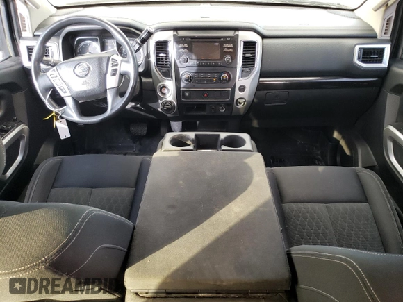 2018 Nissan Titan SV z VIN 1N6AA1EJ3JN548939, wystawiony jako Copart lot #54336555 z przebiegiem 152 859 mil mil oraz Czysty tytuł • Clean title. Historia ofert i sprzedaży dostępna na DreamBid. Obrazek 8.