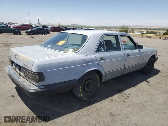 1983 Mercedes-Benz 300 SD z VIN WDBCB20A4DB034799, wystawiony jako Copart lot #58847865 z przebiegiem 323 655 mil mil oraz Czysty tytuł • Clean title. Historia ofert i sprzedaży dostępna na DreamBid. Obrazek 3.