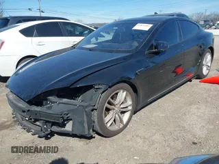 2015 Tesla Model S 85D z VIN 5YJSA1E24FF114180, wystawiony jako IAAI lot #41832583 z przebiegiem 152 008 mil mil oraz . Historia ofert i sprzedaży dostępna na DreamBid. Obrazek 22.
