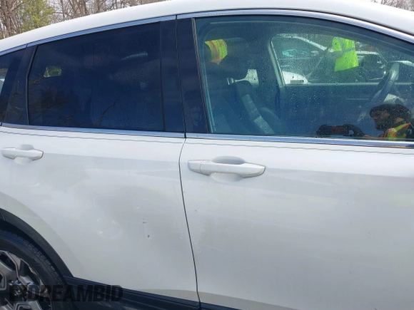 2019 Honda CR-V EX with VIN JHLRW2H50KX010056, listed as a IAAI auction lot 41782384 with 84,143 mi miles. Bid and sale history available at carsss.com. Image 13.