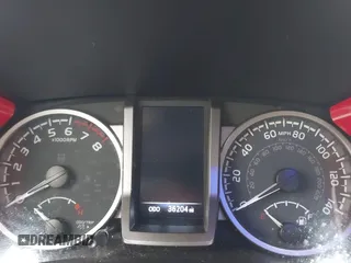2021 Toyota Tacoma SR z VIN 5TFCZ5AN5MX281428, wystawiony jako IAAI lot #41893437 z przebiegiem 36 204 mil mil oraz . Historia ofert i sprzedaży dostępna na DreamBid. Obrazek 7.