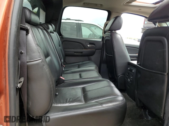 2007 Chevrolet Avalanche LTZ z VIN 3GNFK12307G230698, wystawiony jako Copart lot #56882075 z przebiegiem 185 009 mil mil oraz Czysty tytuł • Clean title. Historia ofert i sprzedaży dostępna na DreamBid. Obrazek 10.
