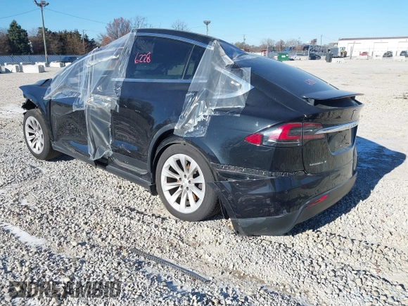 2017 Tesla Model X 90D z VIN 5YJXCBE26HF044710, wystawiony jako IAAI lot #40816228 z przebiegiem Nie podano mil oraz . Historia ofert i sprzedaży dostępna na DreamBid. Obrazek 3.